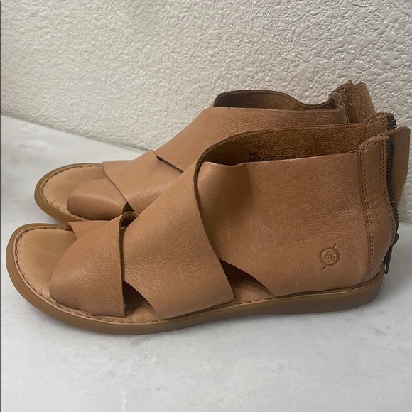 Born Tan Leather Sandals with Criss Cross Pattern Straps - Picture 4 of 6